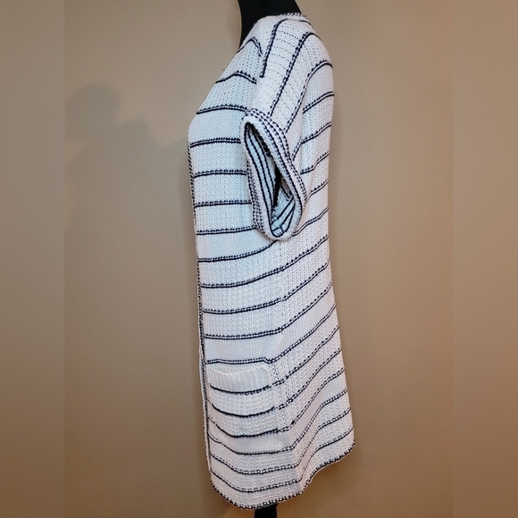 DEVOTED LUXURY APPAREL Knit Short Sleeved Cardigan, Size Medium - Picture 4 of 13